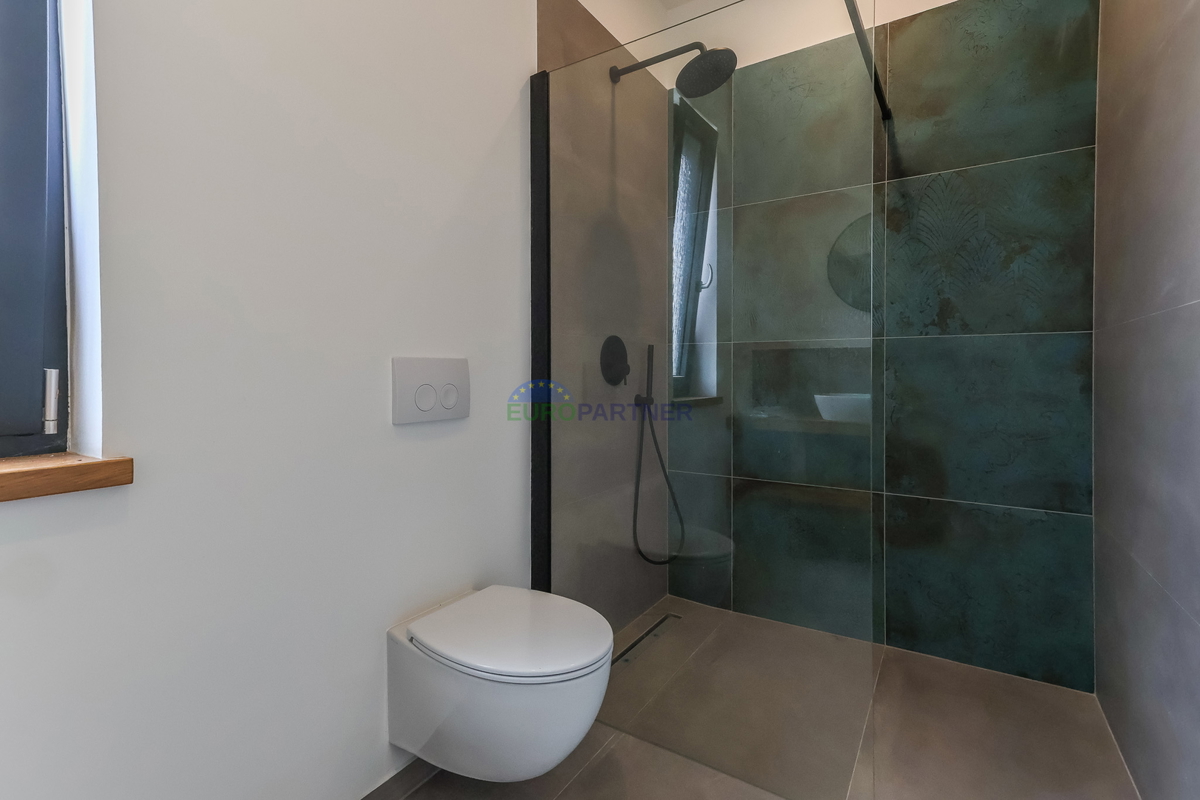 Samostojna luksuzna vila s pogledom na morje