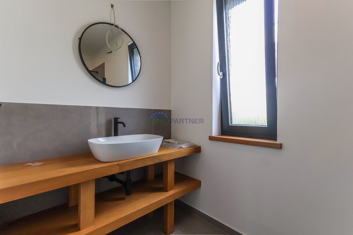 Samostojna luksuzna vila s pogledom na morje