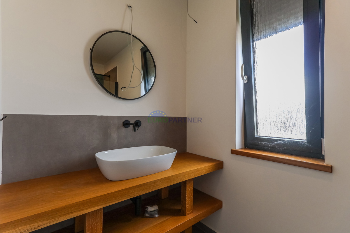 Samostojna luksuzna vila s pogledom na morje