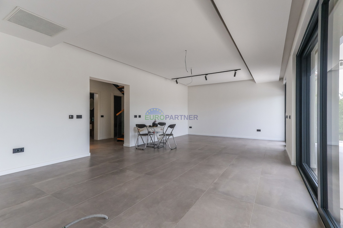 Samostojna luksuzna vila s pogledom na morje