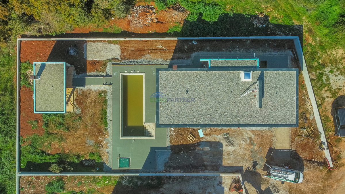 &quot;Villa Black Beauty&quot; čaka na svojega novega lastnika, zgrajena po metodi gradnje &quot;ključ v roke&quot;.