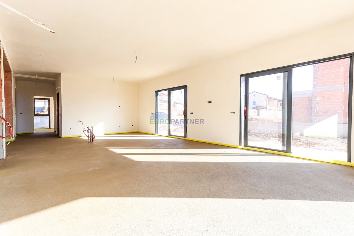 "Villa Black Beauty" čaka na svojega novega lastnika, zgrajena po metodi gradnje "ključ v roke".