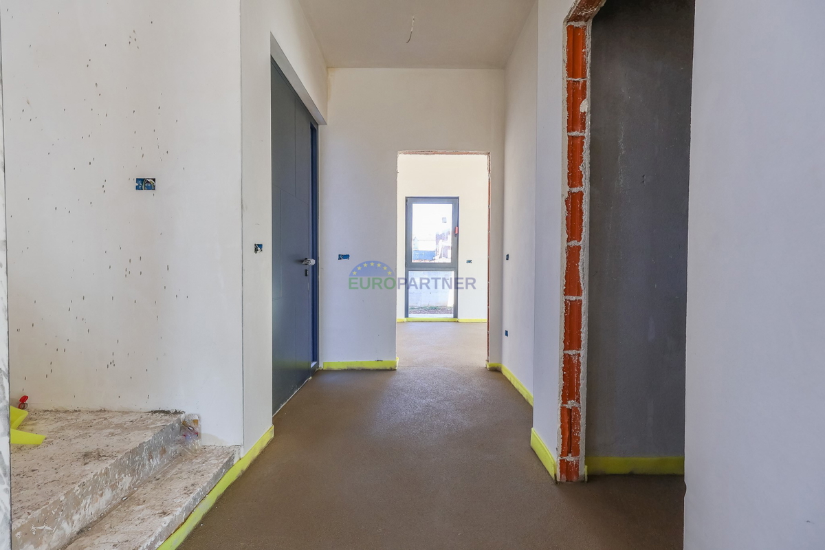 "Villa Black Beauty" čaka na svojega novega lastnika, zgrajena po metodi gradnje "ključ v roke".