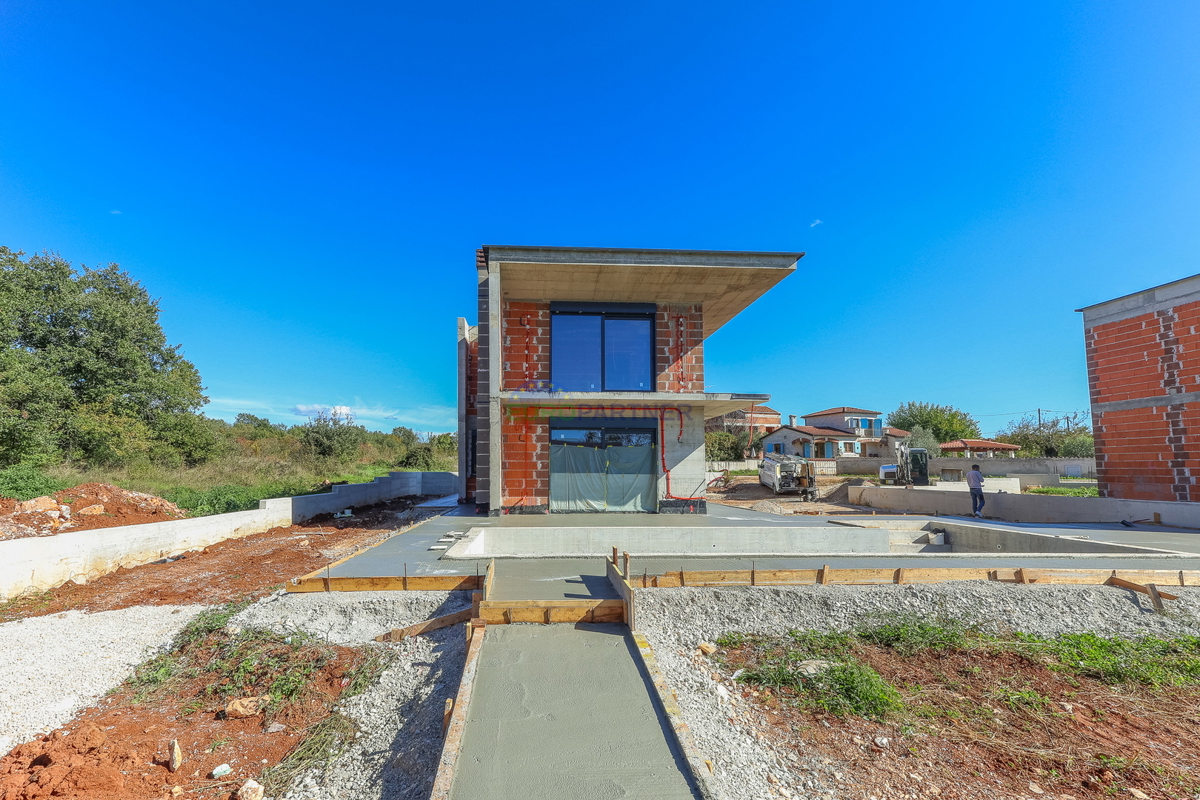 &quot;Villa Black Beauty&quot; čaka na svojega novega lastnika, zgrajena po metodi gradnje &quot;ključ v roke&quot;.