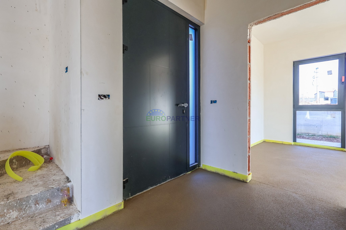 "Villa Black Beauty" čaka na svojega novega lastnika, zgrajena po metodi gradnje "ključ v roke".