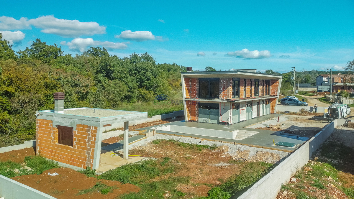 &quot;Villa Black Beauty&quot; čaka na svojega novega lastnika, zgrajena po metodi gradnje &quot;ključ v roke&quot;.