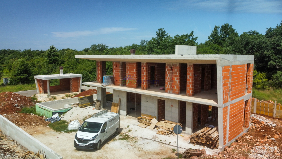 &quot;Villa Black Beauty&quot; čaka na svojega novega lastnika, zgrajena po metodi gradnje &quot;ključ v roke&quot;.