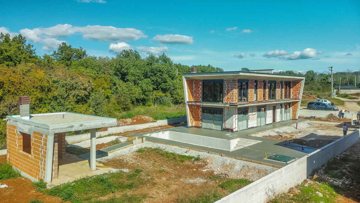 &quot;Villa Black Beauty&quot; čaka na svojega novega lastnika, zgrajena po metodi gradnje &quot;ključ v roke&quot;.