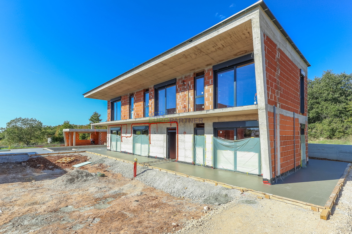 &quot;Villa Black Beauty&quot; čaka na svojega novega lastnika, zgrajena po metodi gradnje &quot;ključ v roke&quot;.