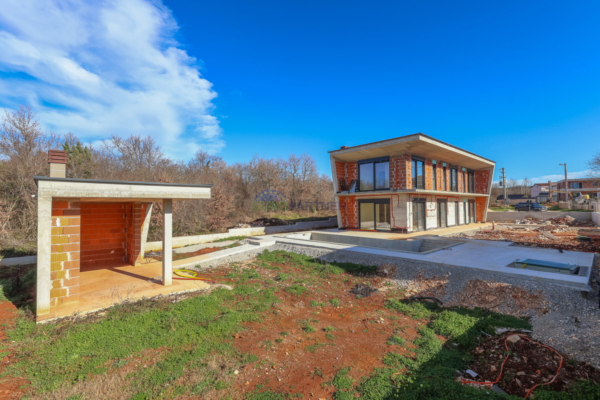 "Villa Black Beauty" čaka na svojega novega lastnika, zgrajena po metodi gradnje "ključ v roke".