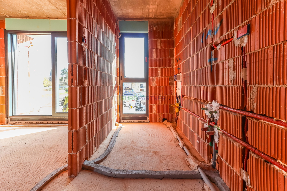 "Villa Black Beauty" čaka na svojega novega lastnika, zgrajena po metodi gradnje "ključ v roke".