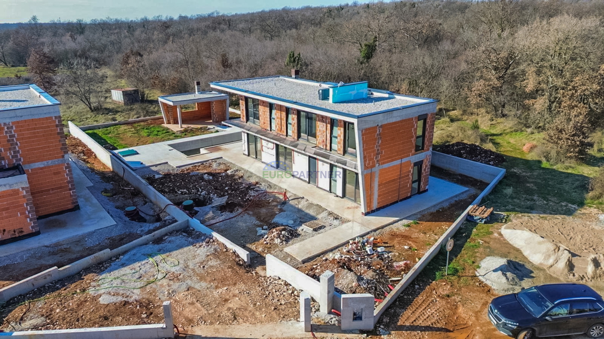 "Villa Black Beauty" čaka na svojega novega lastnika, zgrajena po metodi gradnje "ključ v roke".