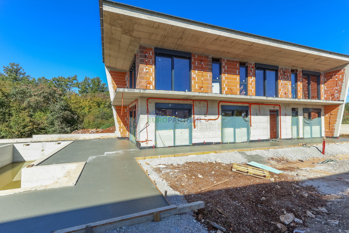 &quot;Villa Black Beauty&quot; čaka na svojega novega lastnika, zgrajena po metodi gradnje &quot;ključ v roke&quot;.