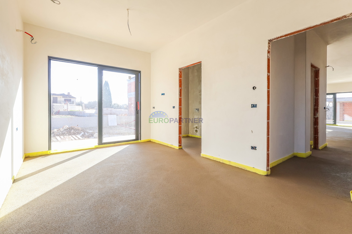 "Villa Black Beauty" čaka na svojega novega lastnika, zgrajena po metodi gradnje "ključ v roke".