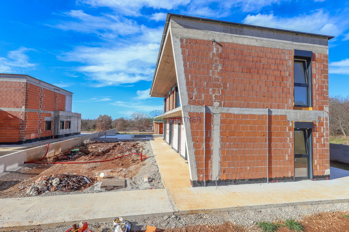 "Villa Black Beauty" čaka na svojega novega lastnika, zgrajena po metodi gradnje "ključ v roke".