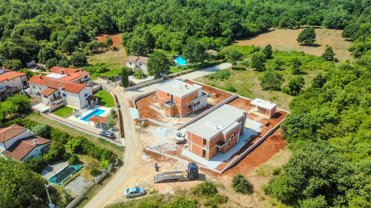 &quot;Villa Black Beauty&quot; čaka na svojega novega lastnika, zgrajena po metodi gradnje &quot;ključ v roke&quot;.