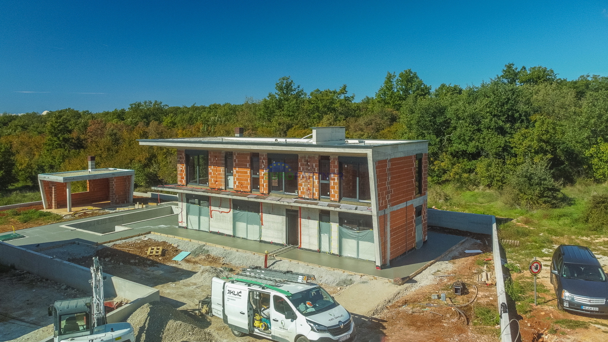 &quot;Villa Black Beauty&quot; čaka na svojega novega lastnika, zgrajena po metodi gradnje &quot;ključ v roke&quot;.