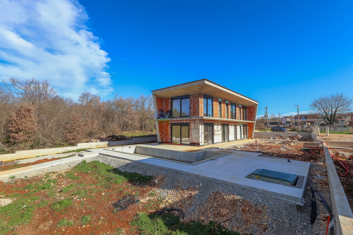 "Villa Black Beauty" čaka na svojega novega lastnika, zgrajena po metodi gradnje "ključ v roke".