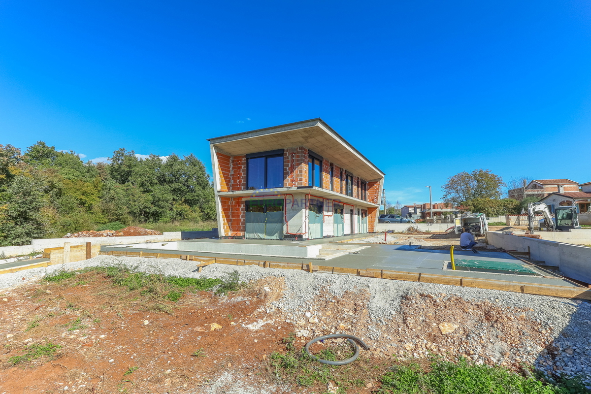 &quot;Villa Black Beauty&quot; čaka na svojega novega lastnika, zgrajena po metodi gradnje &quot;ključ v roke&quot;.