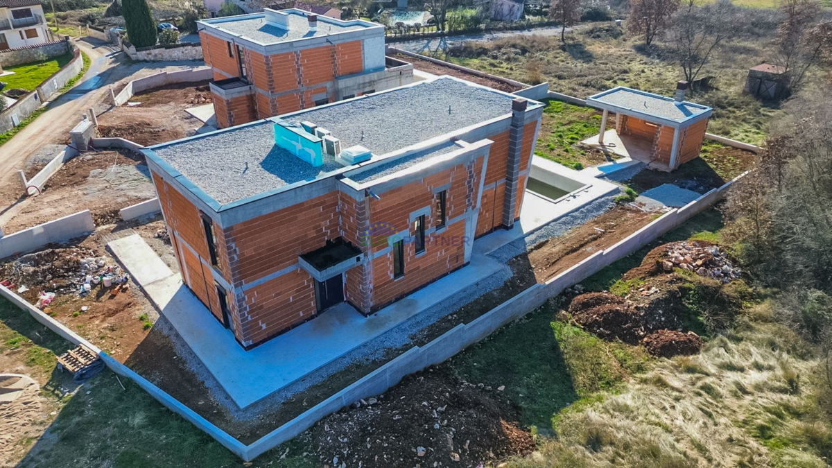 "Villa Black Beauty" čaka na svojega novega lastnika, zgrajena po metodi gradnje "ključ v roke".