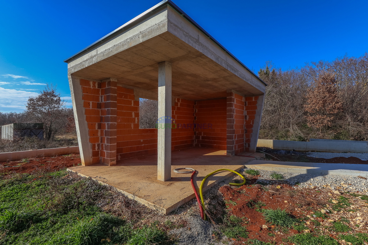 "Villa Black Beauty" čaka na svojega novega lastnika, zgrajena po metodi gradnje "ključ v roke".