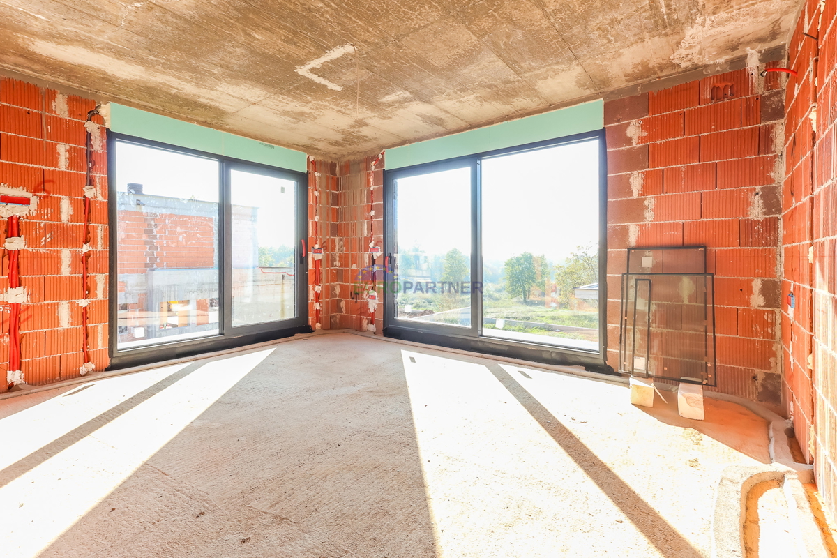 "Villa Black Beauty" čaka na svojega novega lastnika, zgrajena po metodi gradnje "ključ v roke".