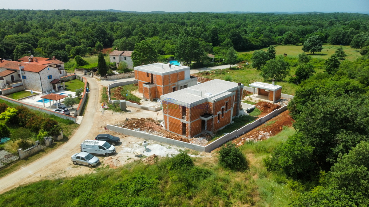 &quot;Villa Black Beauty&quot; čaka na svojega novega lastnika, zgrajena po metodi gradnje &quot;ključ v roke&quot;.