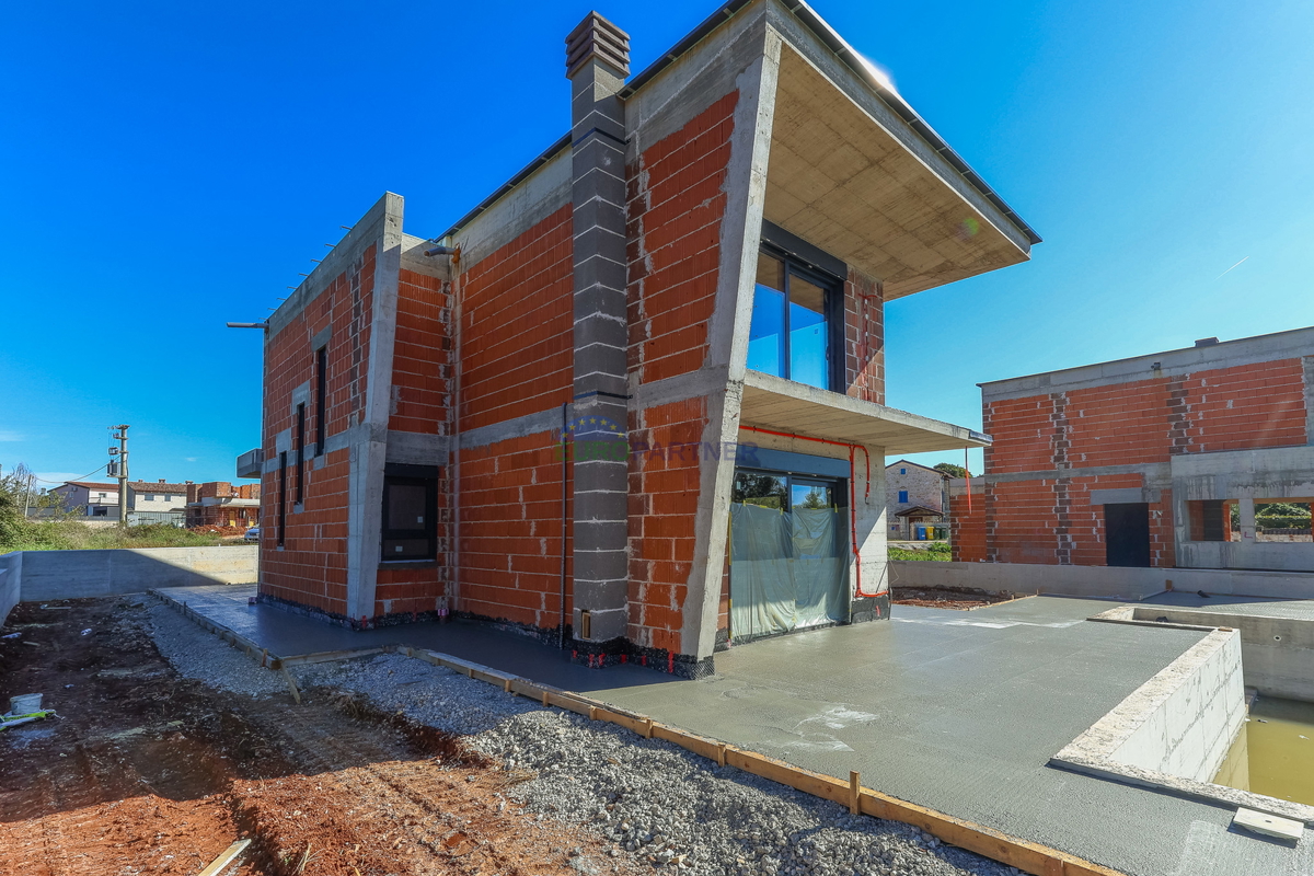 &quot;Villa Black Beauty&quot; čaka na svojega novega lastnika, zgrajena po metodi gradnje &quot;ključ v roke&quot;.