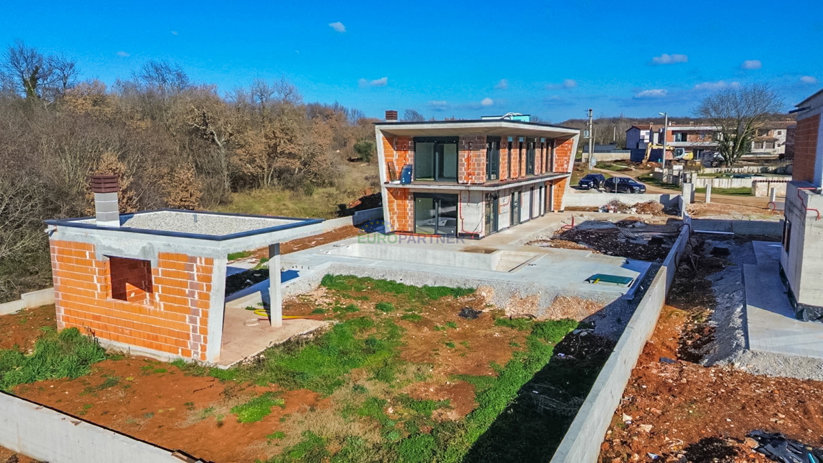 "Villa Black Beauty" čaka na svojega novega lastnika, zgrajena po metodi gradnje "ključ v roke".