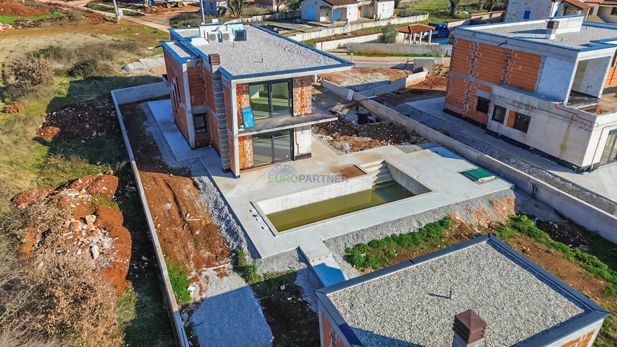 "Villa Black Beauty" čaka na svojega novega lastnika, zgrajena po metodi gradnje "ključ v roke".