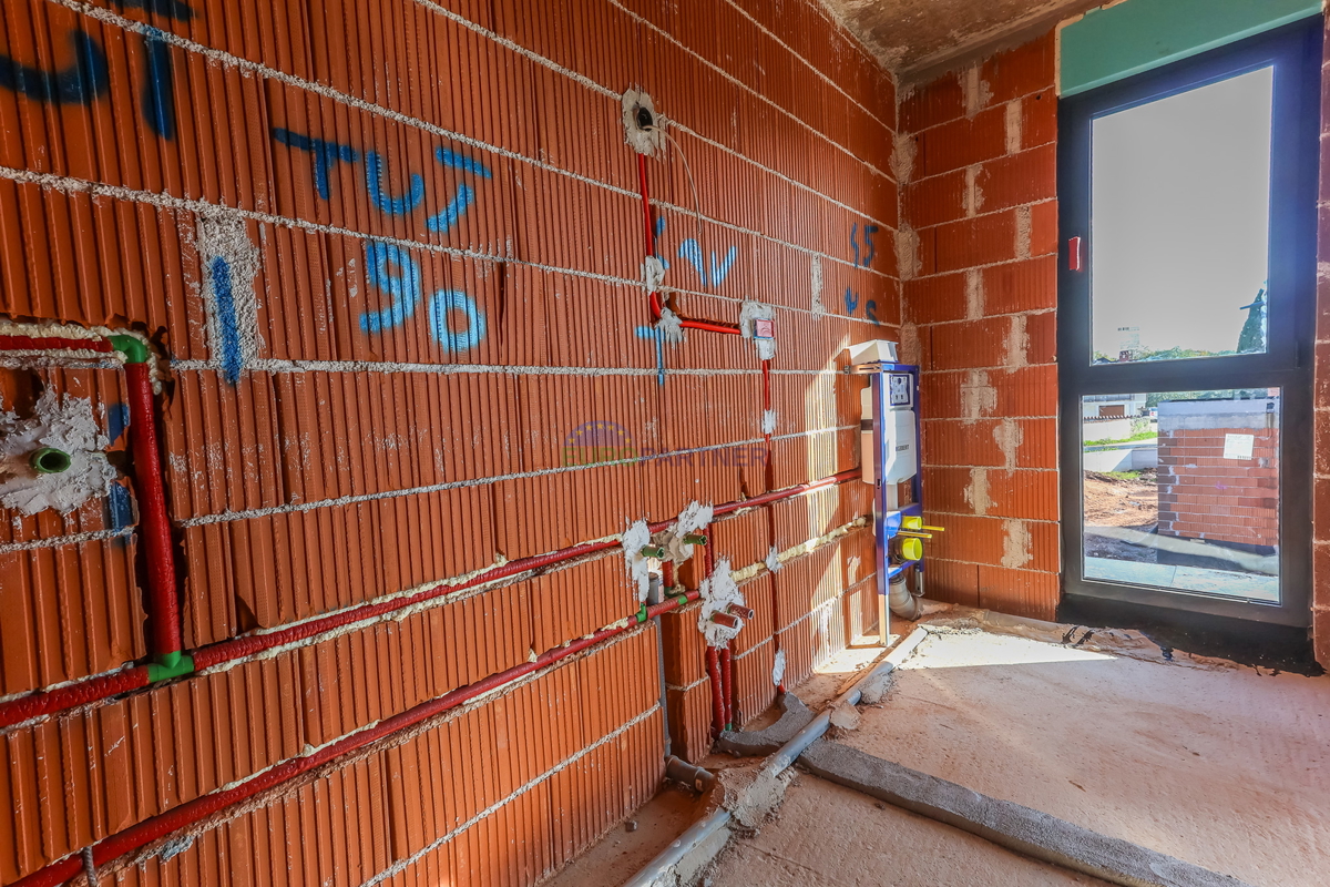 "Villa Black Beauty" čaka na svojega novega lastnika, zgrajena po metodi gradnje "ključ v roke".