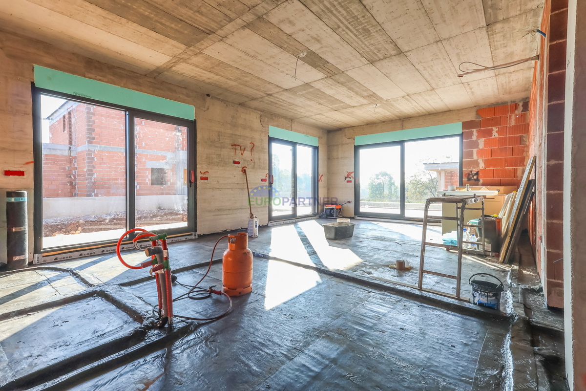 "Villa Black Beauty" čaka na svojega novega lastnika, zgrajena po metodi gradnje "ključ v roke".