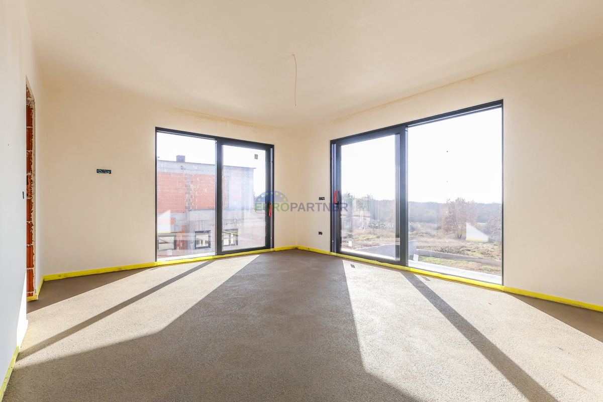 "Villa Black Beauty" čaka na svojega novega lastnika, zgrajena po metodi gradnje "ključ v roke".