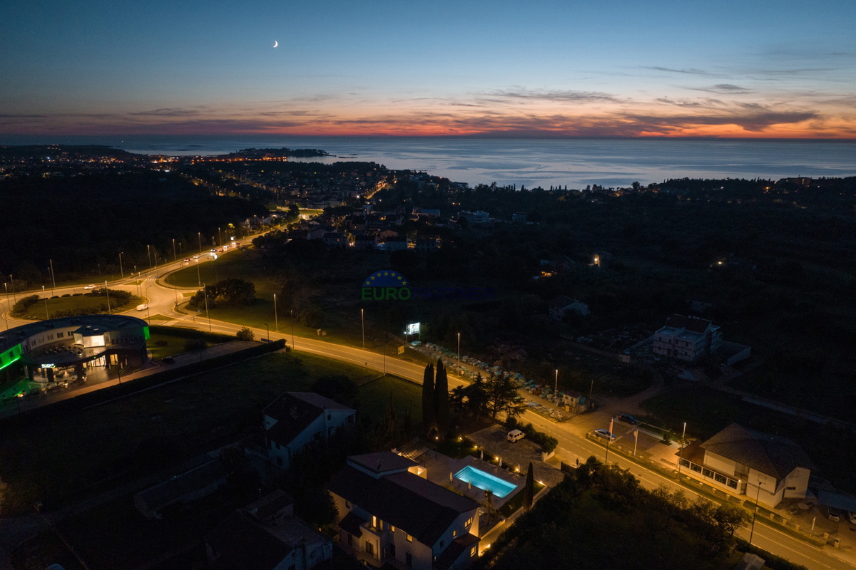 Čudovita vila s tremi luksuznimi apartmaji nedaleč od morja v Poreču