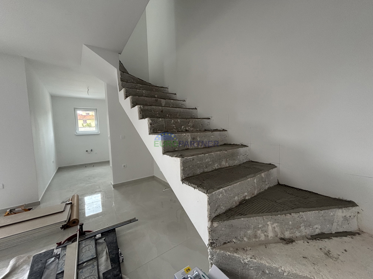 Istra, Tar, Dvoetažni stan v novogradnji s pogledom na morje
