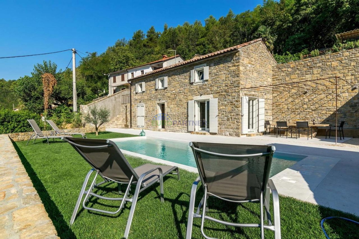 Istra, Motovun, kamnita hiša s čudovitim razgledom v okolici Motovuna