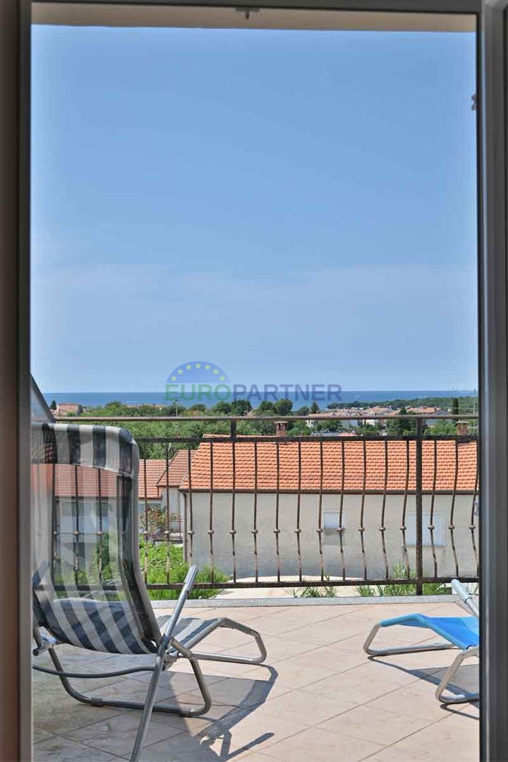 Poreč, stanovanje z razgledom na morje - 1 km od plaže