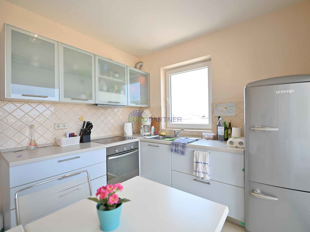 Poreč, stanovanje z razgledom na morje - 1 km od plaže