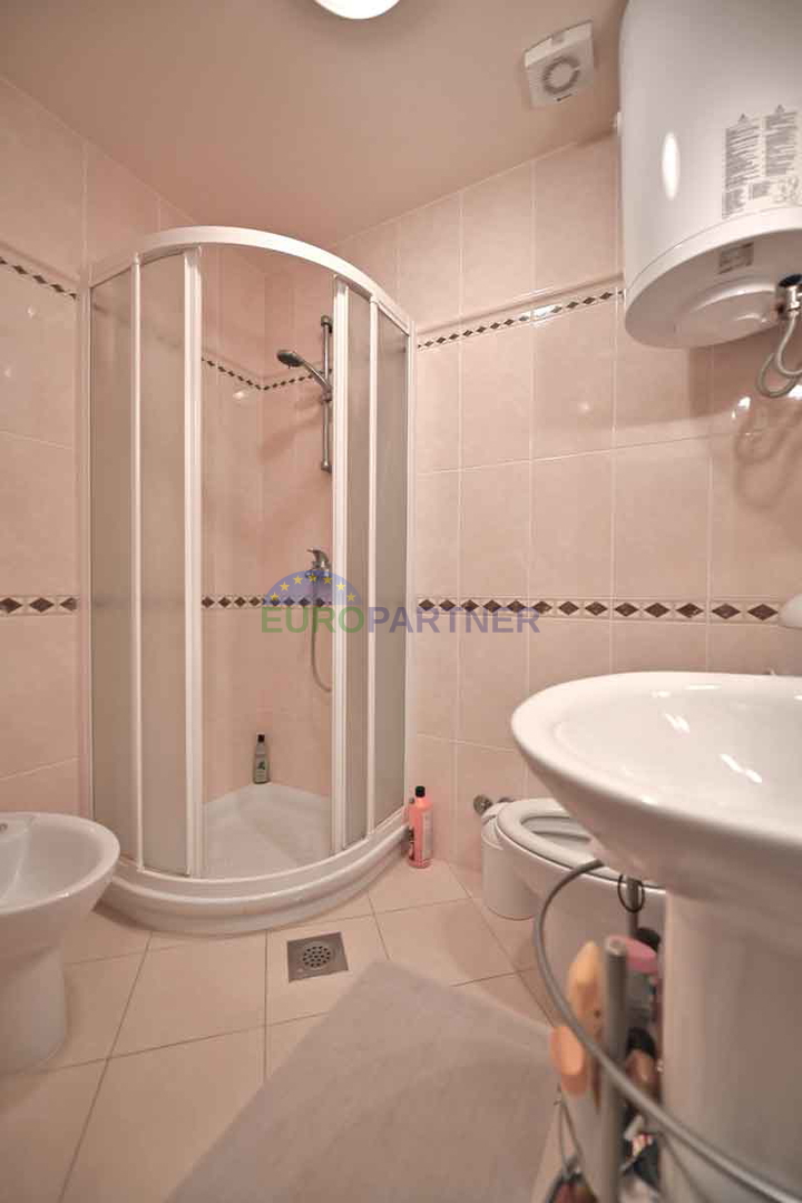 Poreč, stanovanje z razgledom na morje - 1 km od plaže