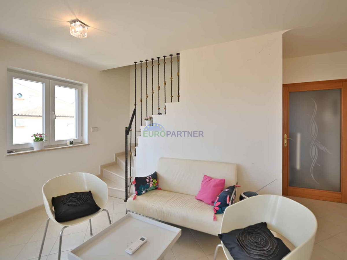 Poreč, stanovanje z razgledom na morje - 1 km od plaže