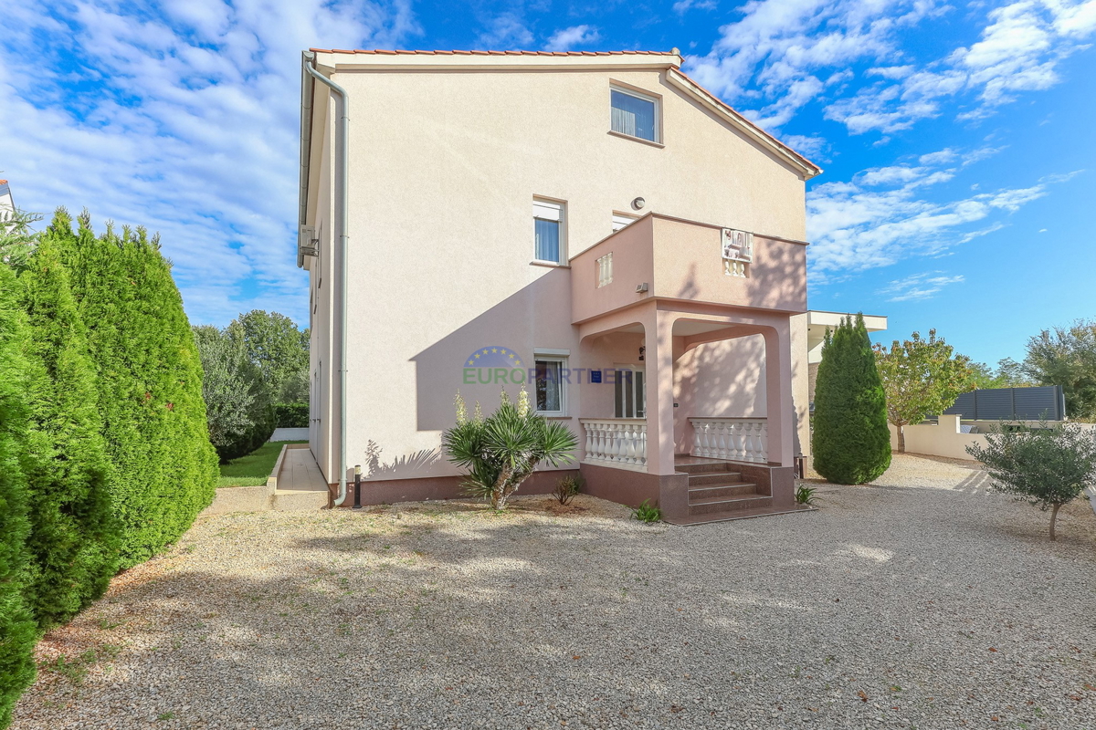 Samostojna hiša s štirimi stanovanji, Funtana