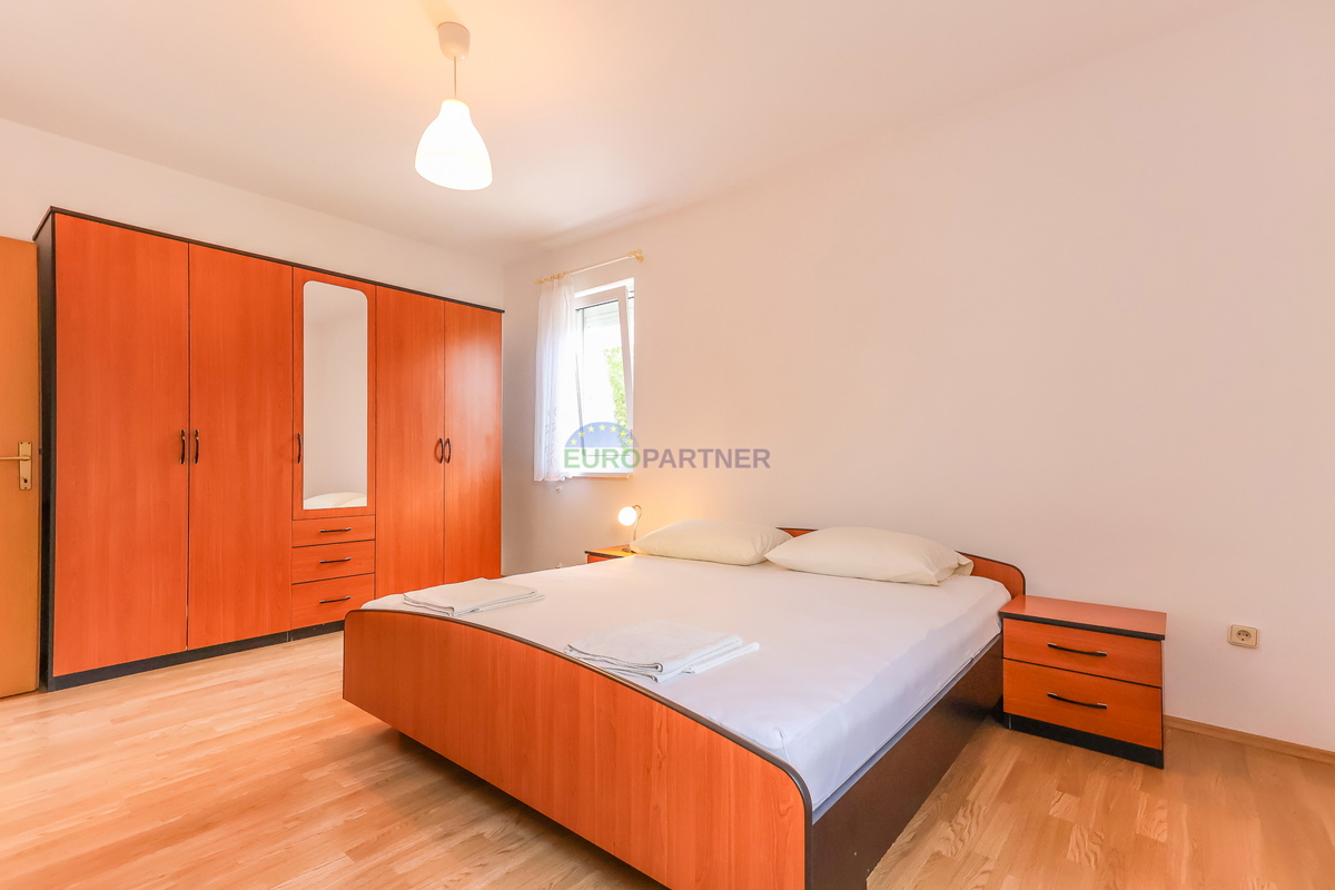 Samostojna hiša s štirimi stanovanji, Funtana