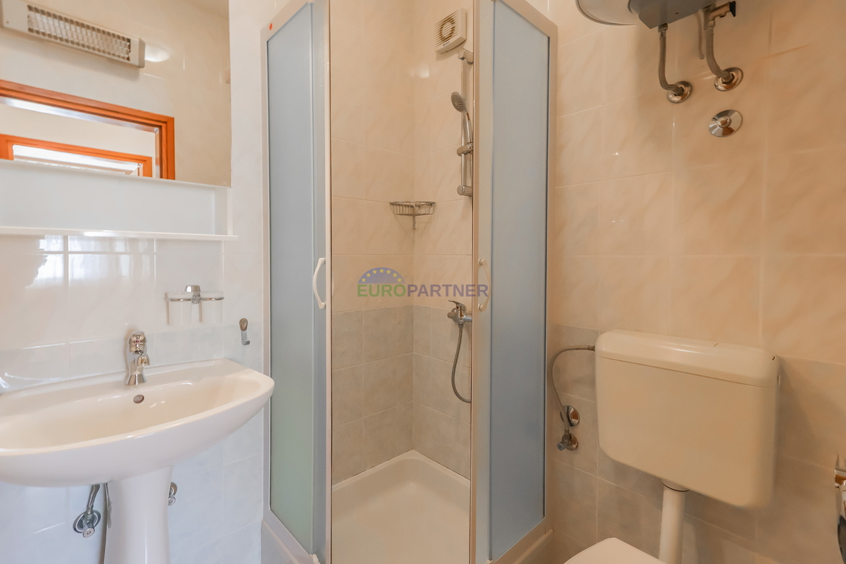 Samostojna hiša s štirimi stanovanji, Funtana