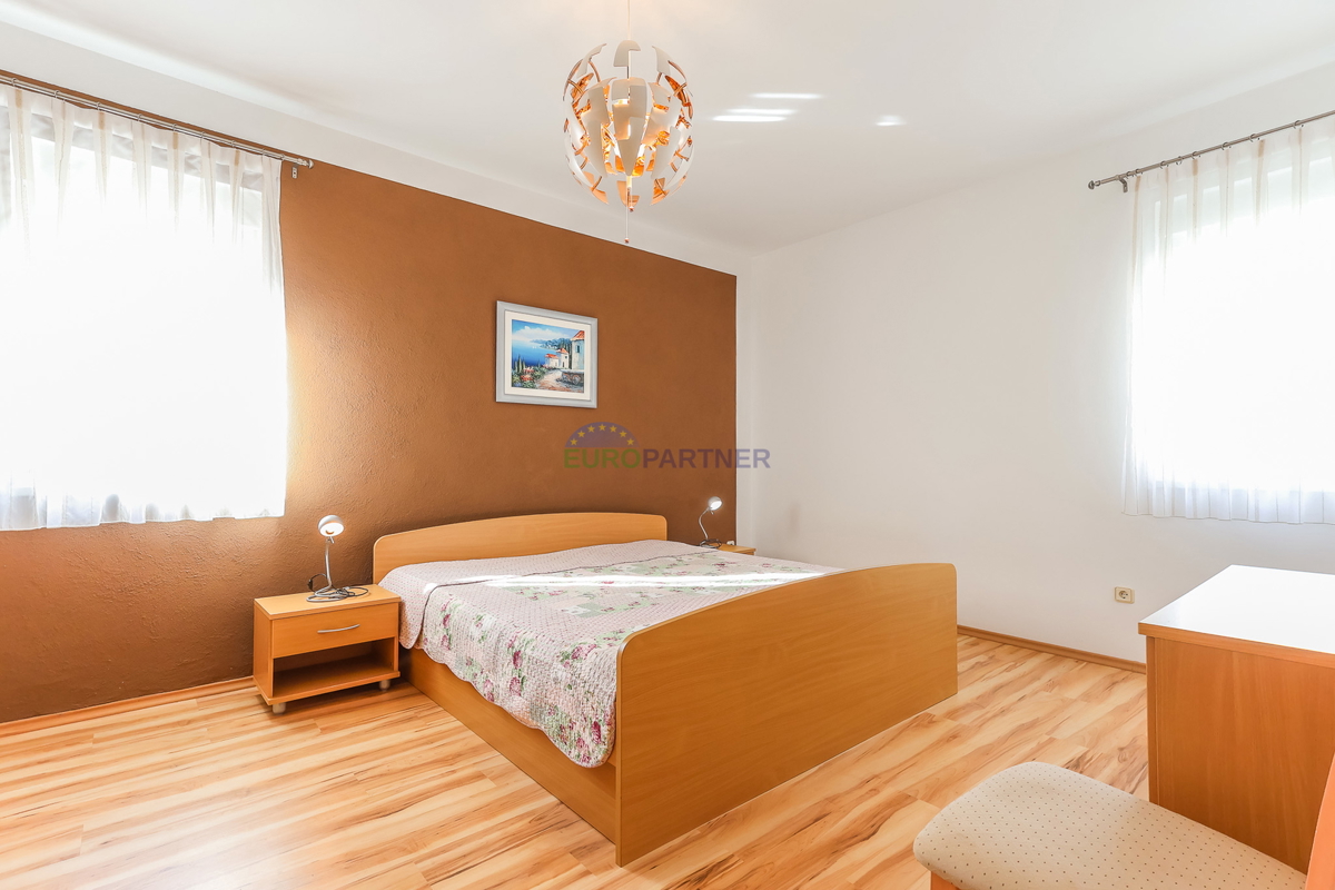 Samostojna hiša s štirimi stanovanji, Funtana