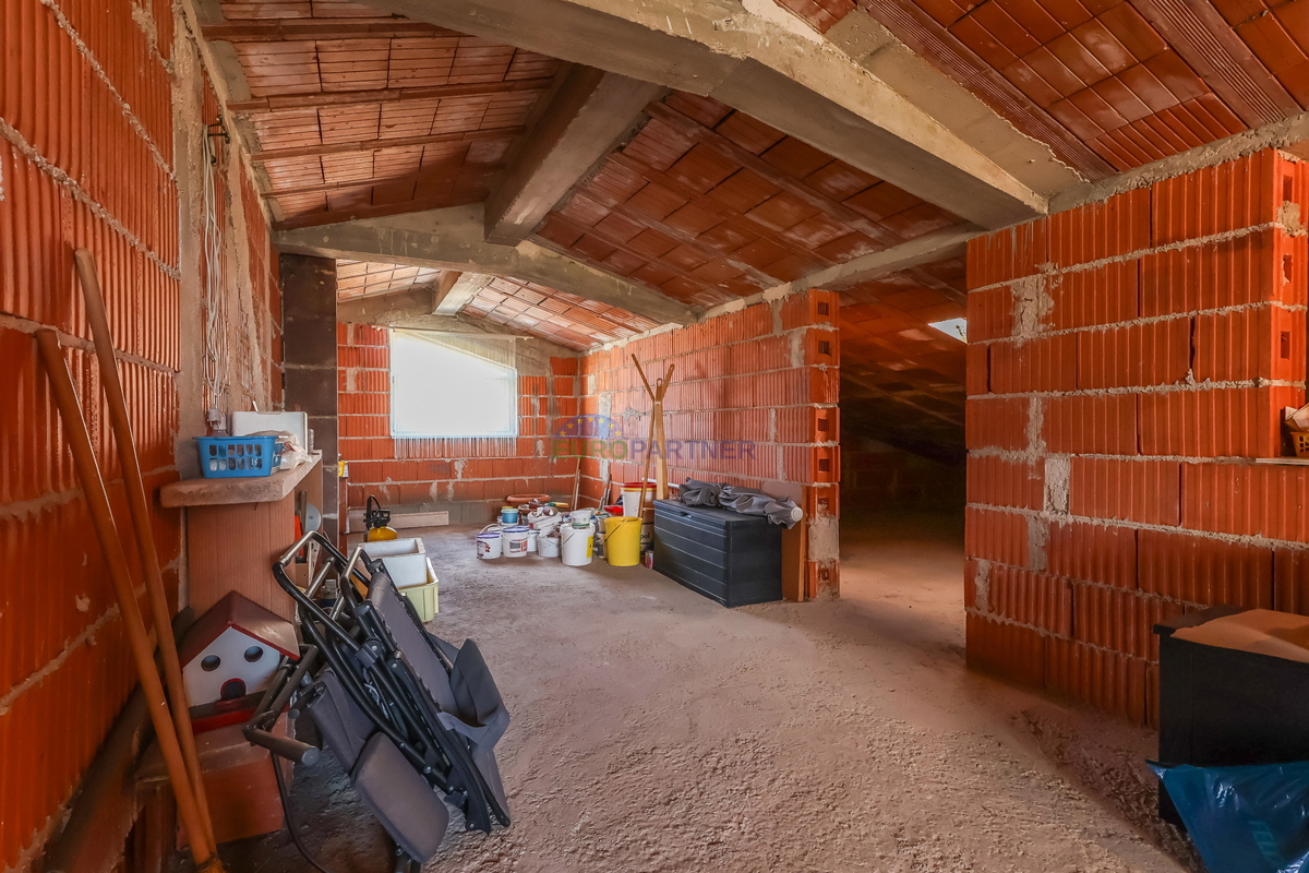 Samostojna hiša s štirimi stanovanji, Funtana