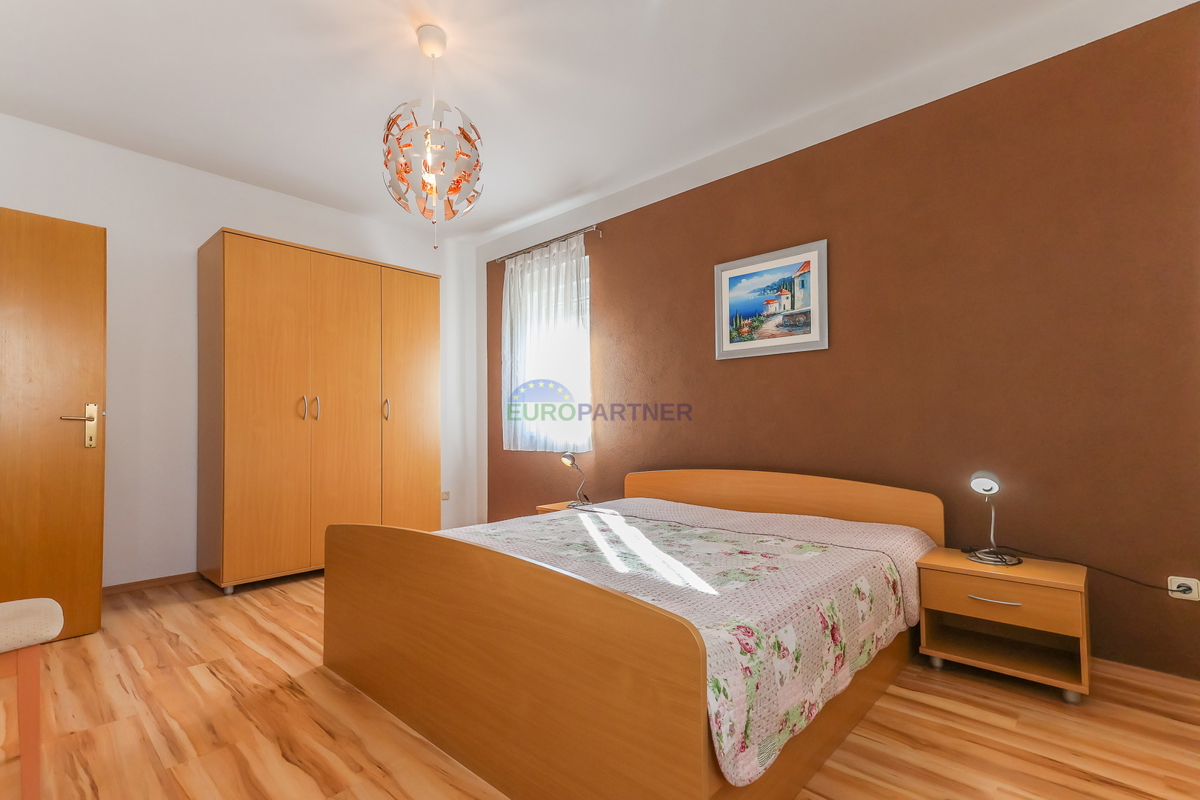 Samostojna hiša s štirimi stanovanji, Funtana