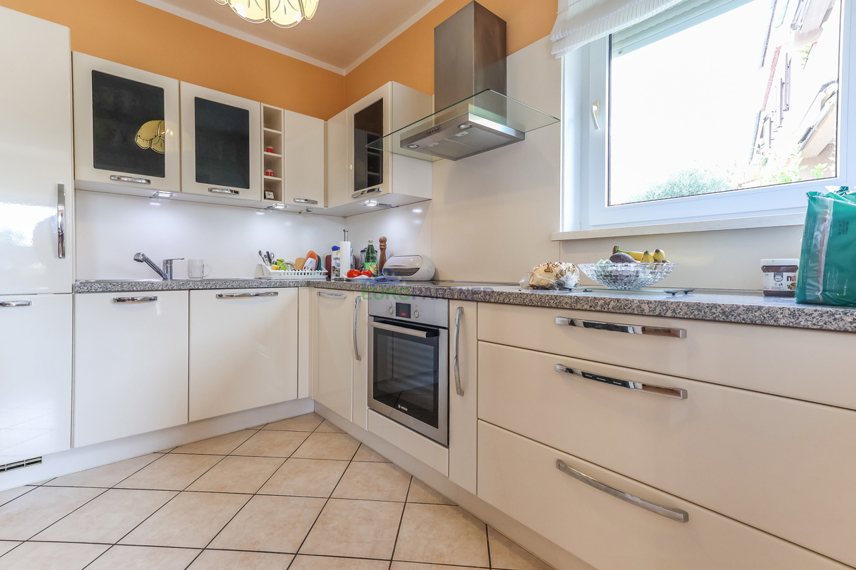 Samostojna hiša s štirimi stanovanji, Funtana