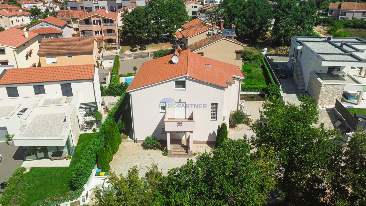 Samostojna hiša s štirimi stanovanji, Funtana