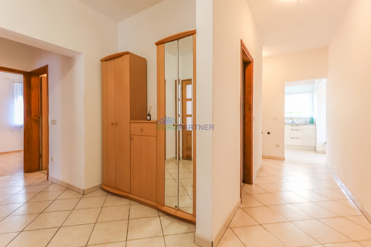 Samostojna hiša s štirimi stanovanji, Funtana