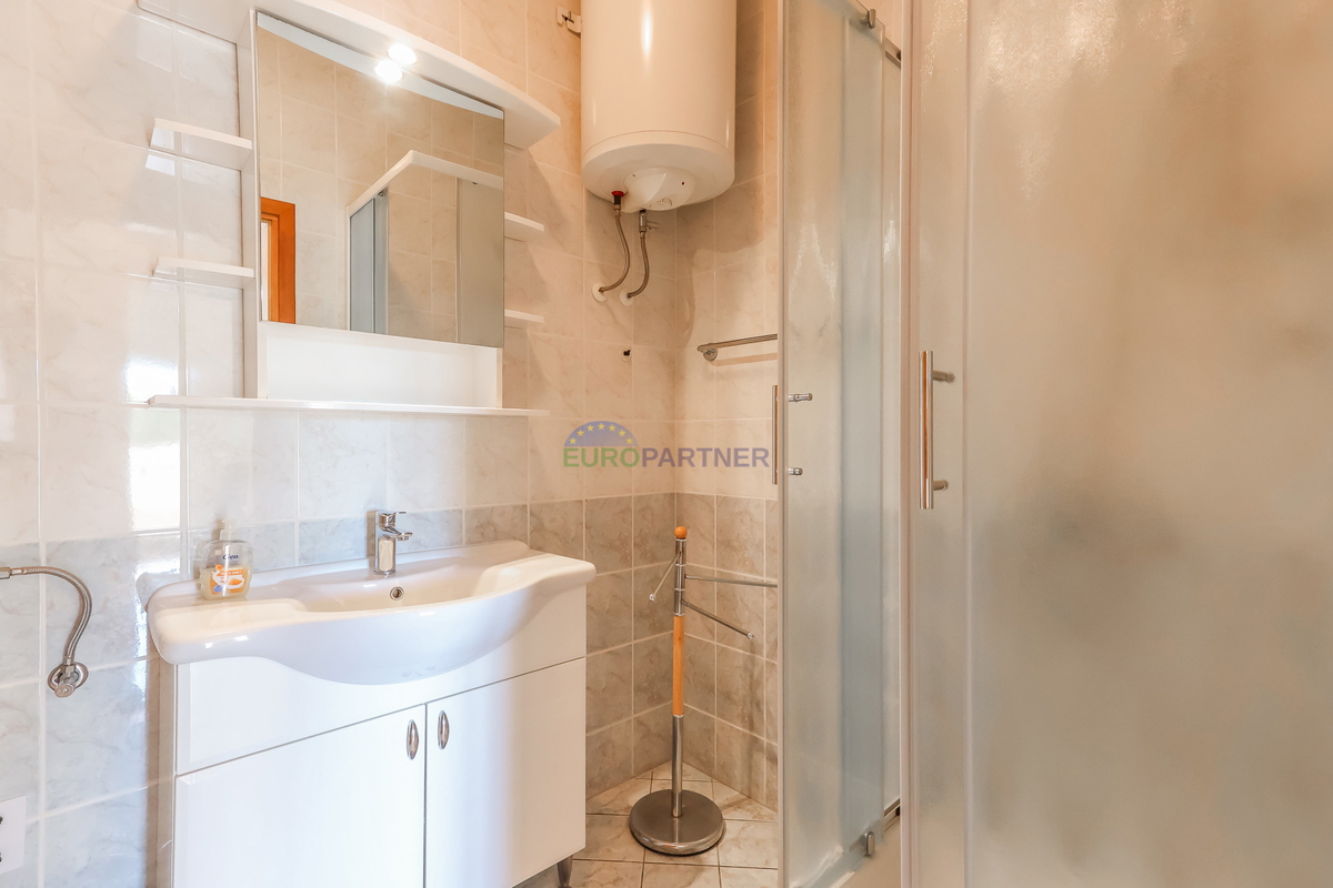 Samostojna hiša s štirimi stanovanji, Funtana